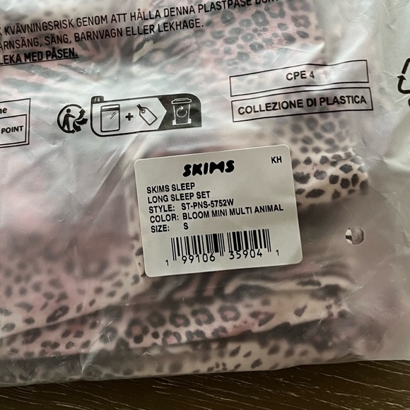 SKIMS Pajamas Sleep Set Size Small Long Sleeve Bloom Mini Multi Animal Print - Picture 10 of 10